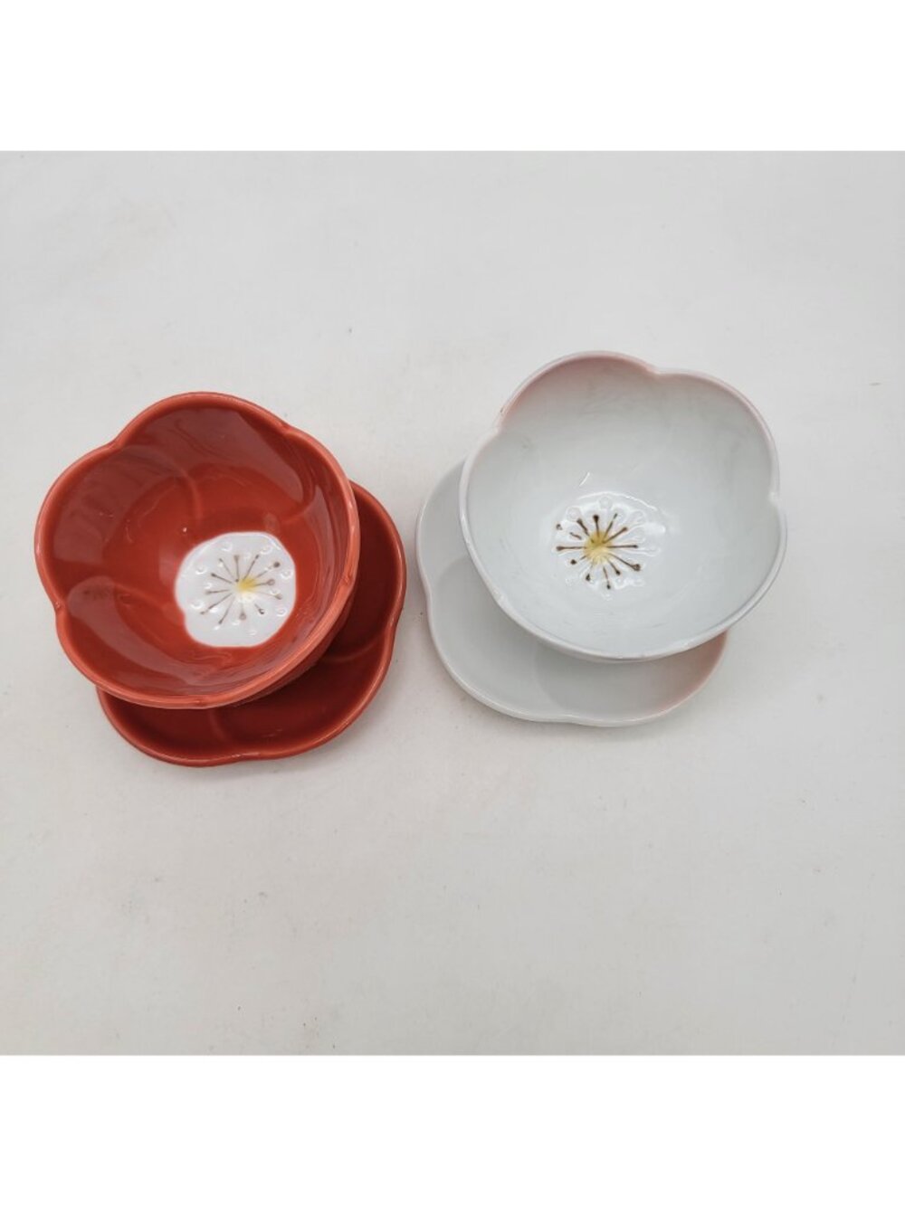 Utsuwa Japan Set Of 2 Petal Cups & Saucers  Red & White - Picture 3 of 7